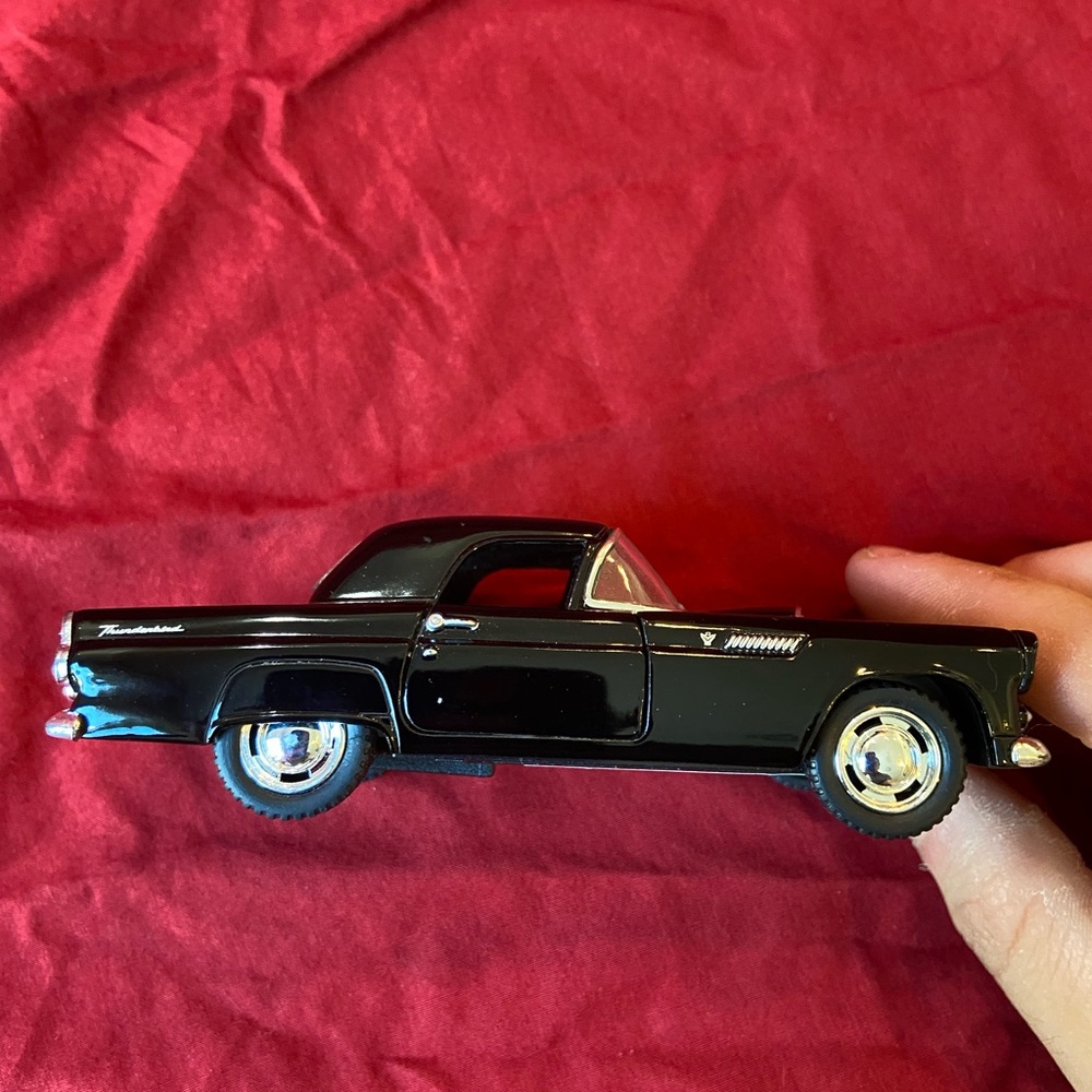 1955 Ford Thunderbird 1:36 Kinsmart Black